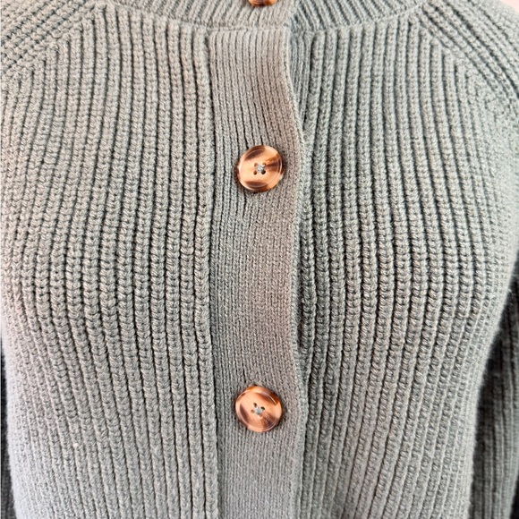 Elegant Forest Green Women's Cardigan - Picture 2 of 6